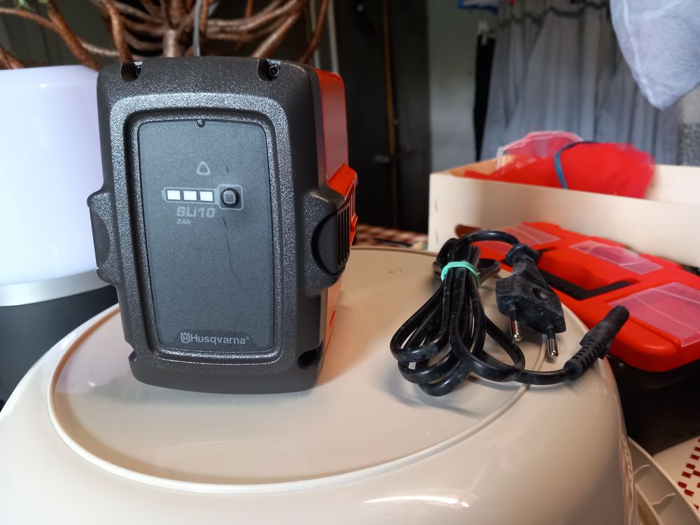 Taille haie telescopique &agrave; batterie. Jardin