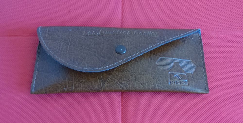 CLIPS SOLAIRES avec &eacute;tui Essilor Bijoux et montres