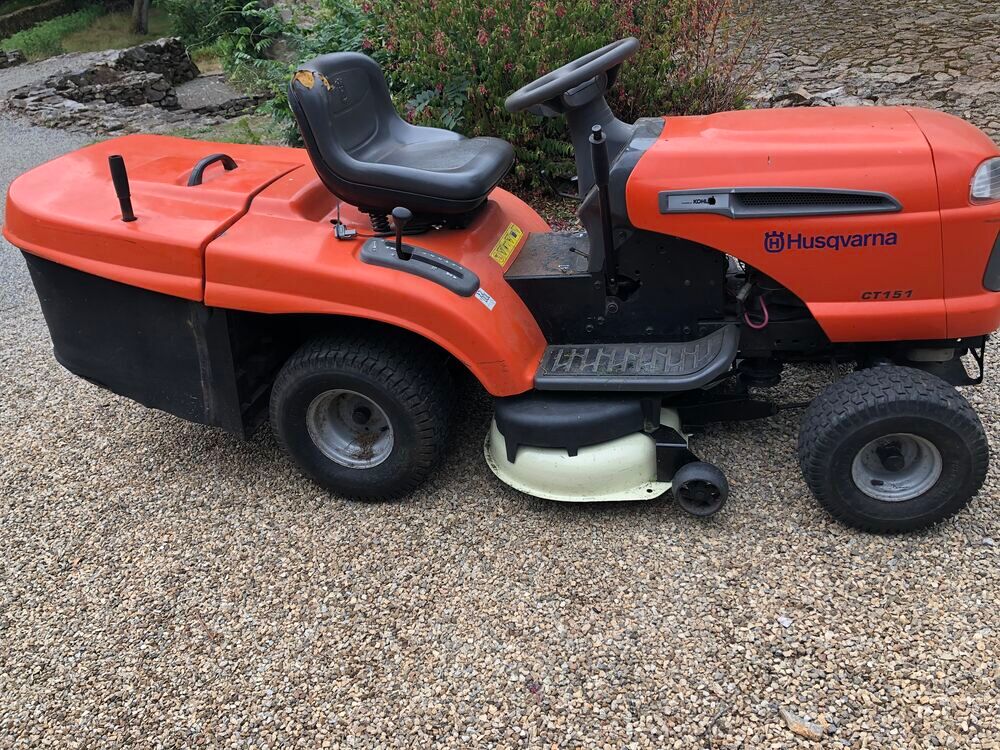 Tracteur tondeuse Husqvarna CT151 
Jardin