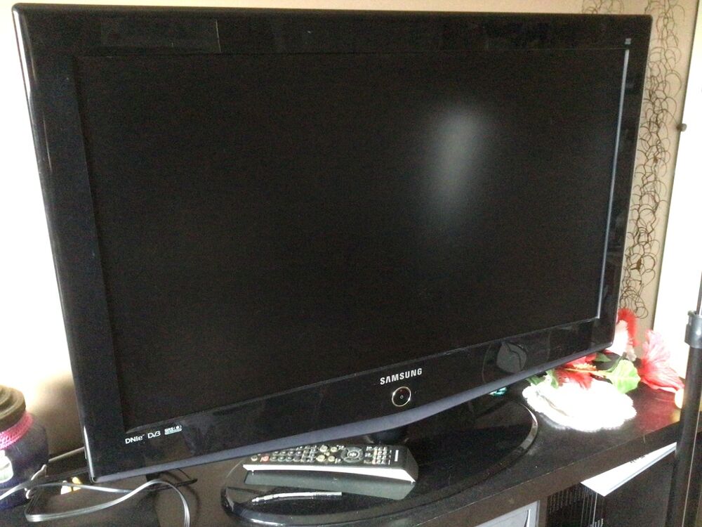 T&eacute;l&eacute;viseur Samsung LCD Noir avec HDMI
Mode d'emploi joint
Photos/Video/TV
