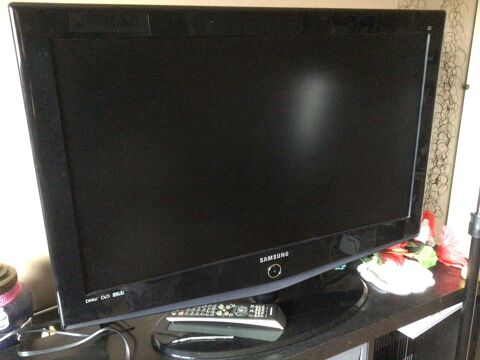 Tlviseur Samsung LCD Noir avec HDMI
Mode d'emploi joint
150 Saint-Julien-en-Born (40)