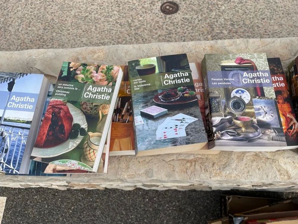 Agatha Christie, lot de 34 livres / 68 histoires Livres et BD