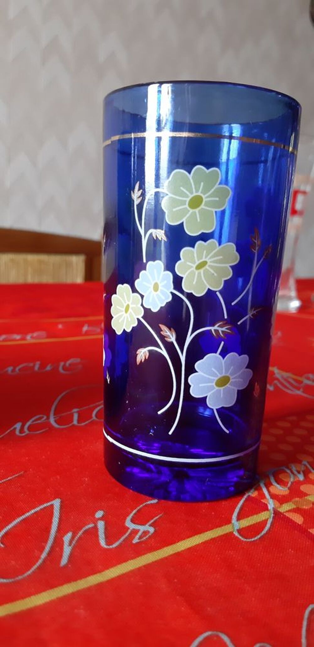 4 beaux VERRES BLEUS joliment d&eacute;cor&eacute;s Cuisine