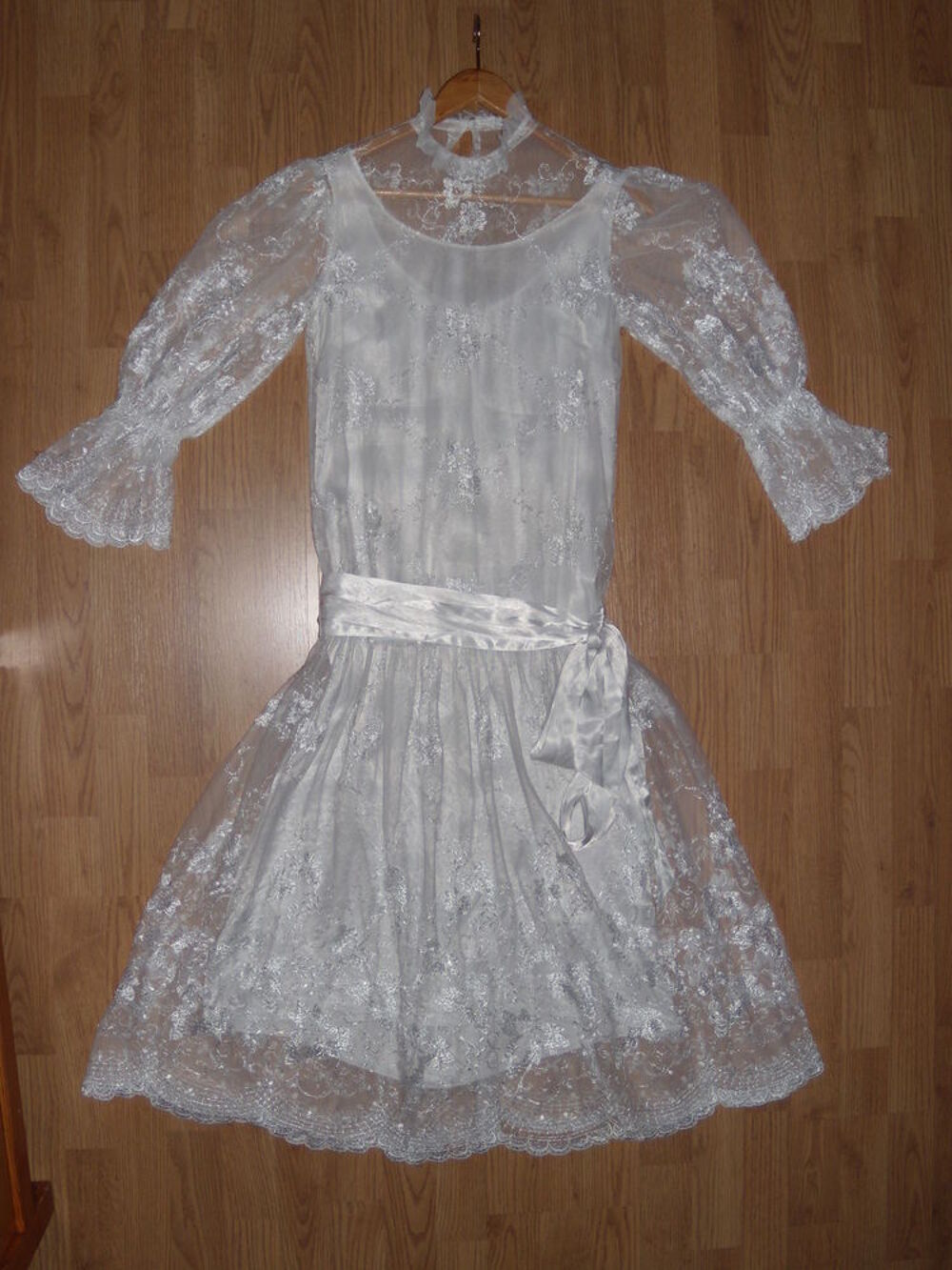 robe de mari&eacute;e de style charleston Vêtements