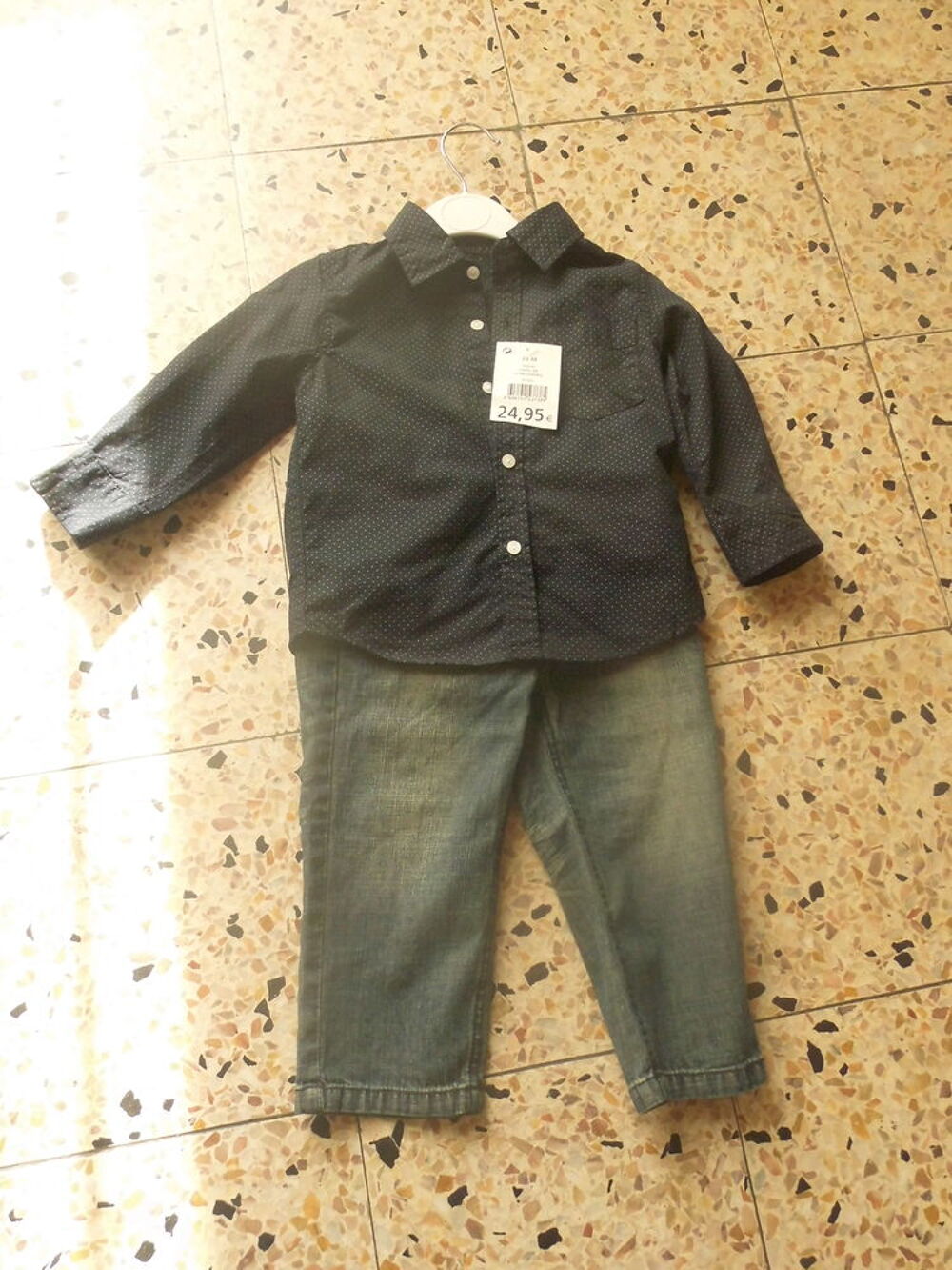 ENSEMBLE PANTALON + CHEMISE NEUF GAR&Ccedil;ON 23 MOIS
Vêtements enfants