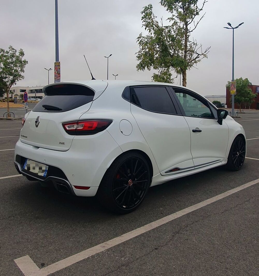 Clio IV 1.6 Turbo 220 Energy RS Trophy EDC 2016 occasion 85220 Saint-R&eacute;v&eacute;rend