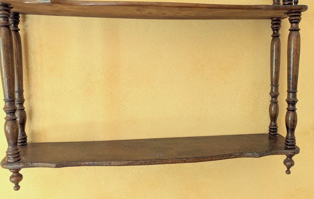 Ancienne petite ETAGERE en bois tourn&eacute;
Meubles