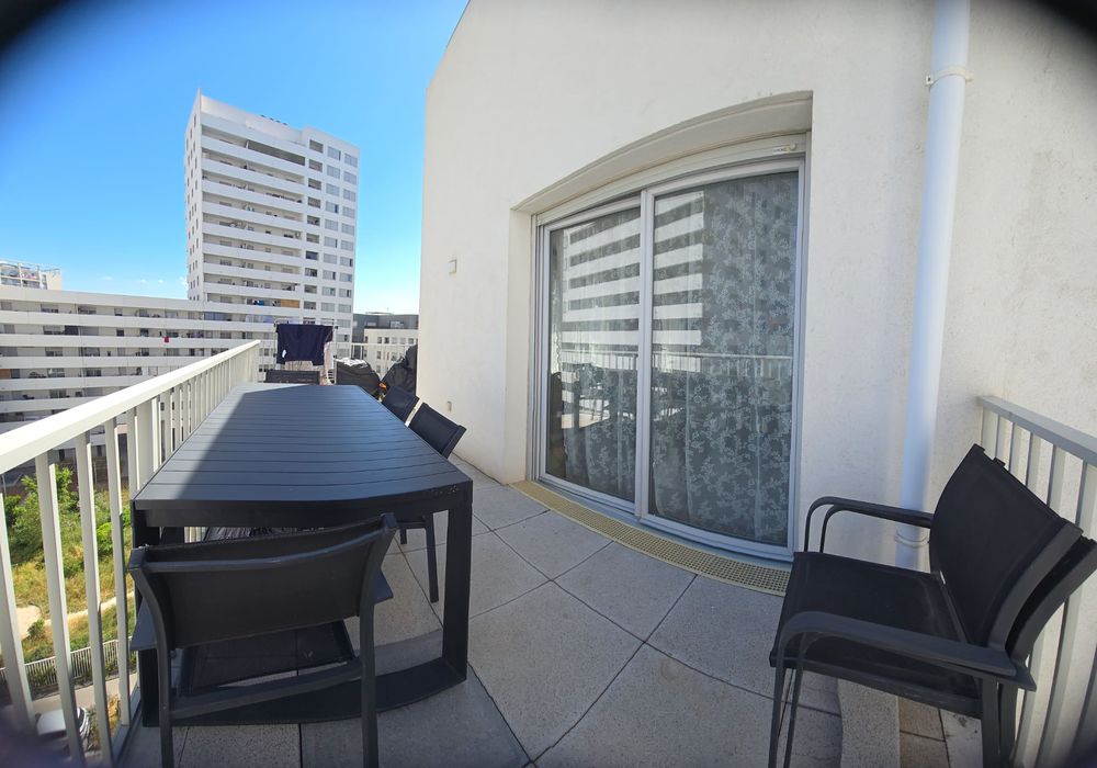 Vente Appartement T4 dernier étageterrasse lumineux et au calme TBE Marseille 3