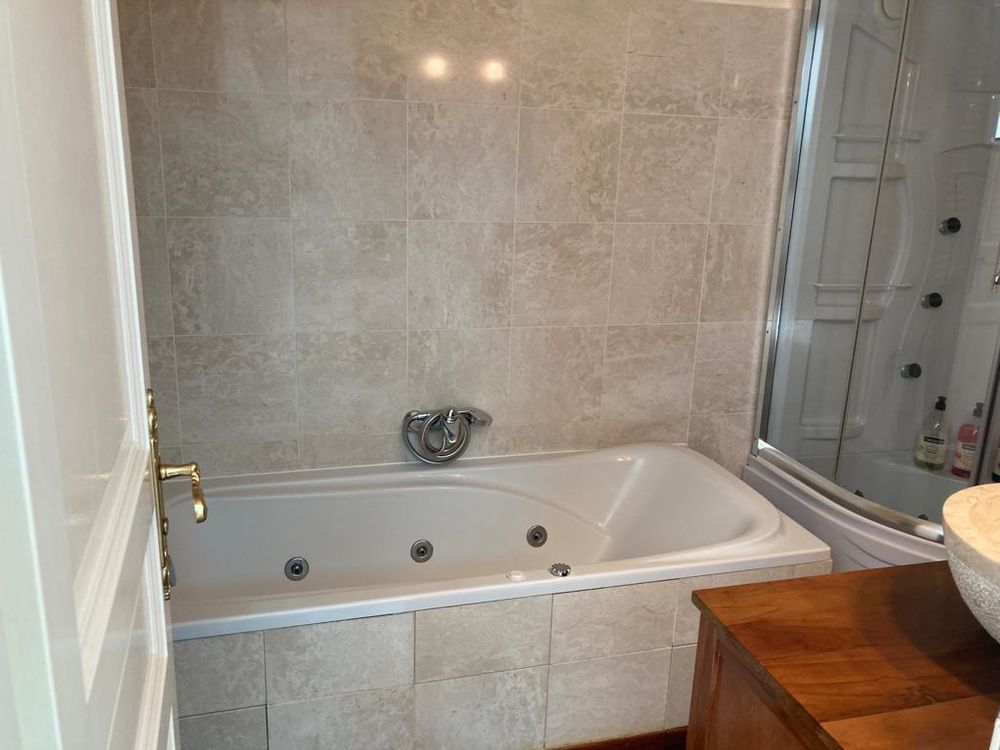 baignoire &agrave; jets et douche baln&eacute;oth&eacute;rapie Electroménager