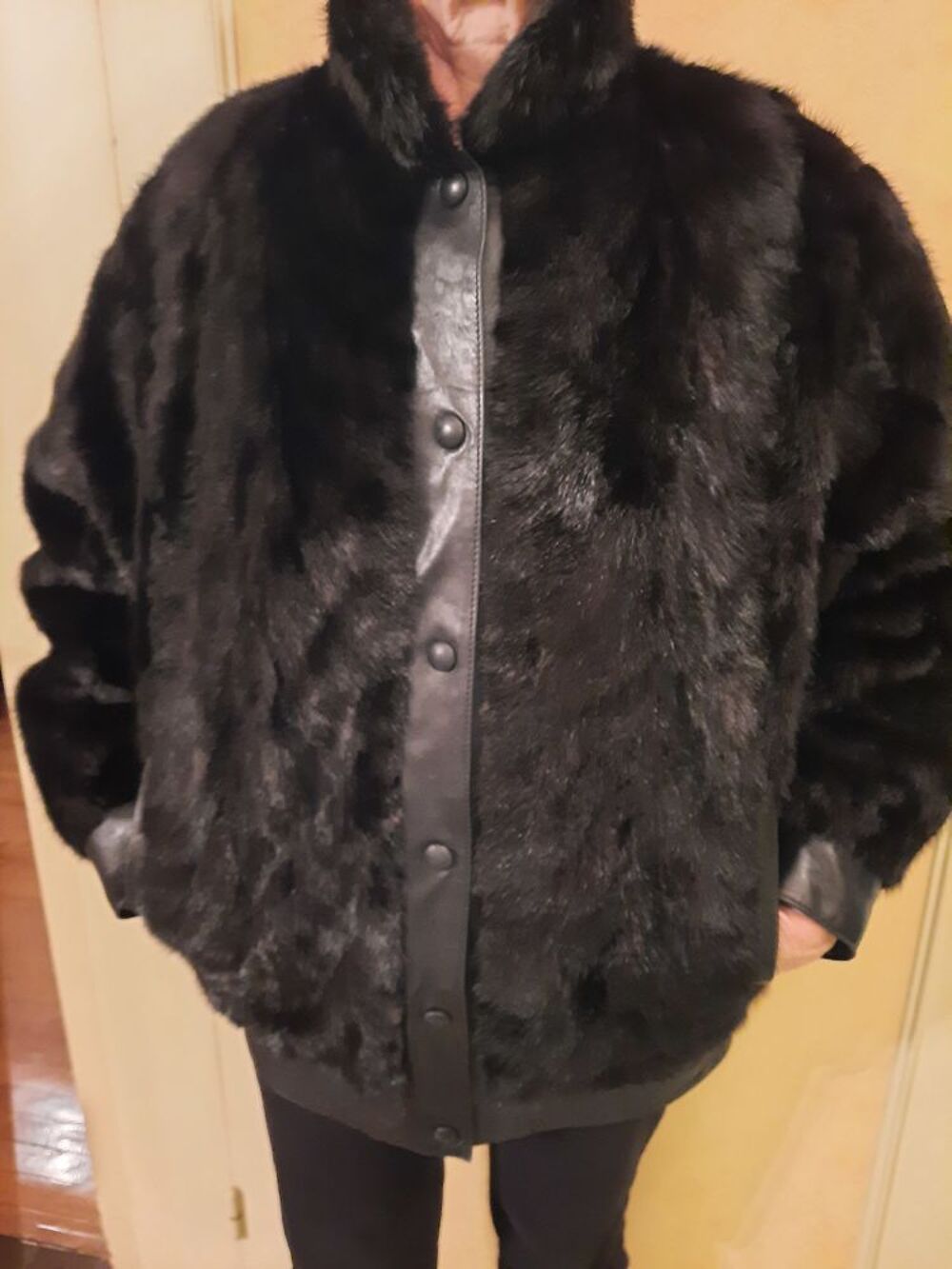 Veste femme fourrure et cuir noir Vêtements