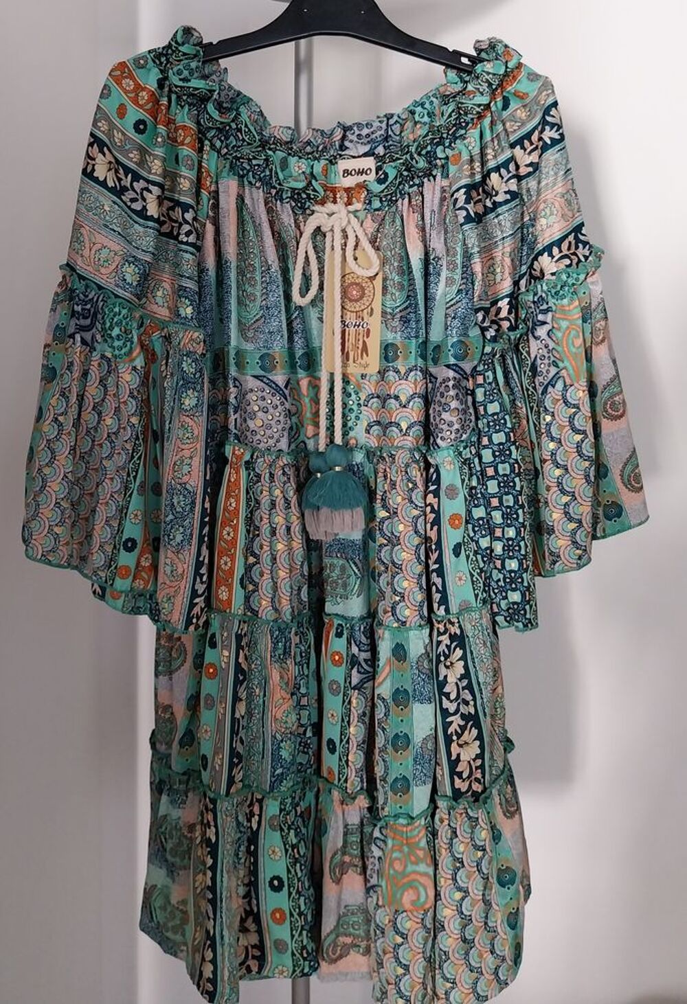 JOLIE ROBE AUX DOUCES COULEURS DE L'&Eacute;T&Eacute; NEUVE Vêtements