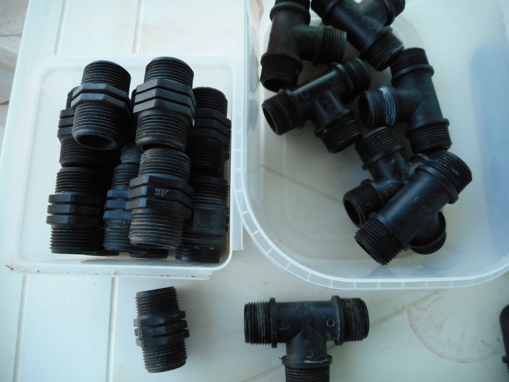 LOT DE NOMBREUX ACCESSOIRES D'ARROSAGE Jardin