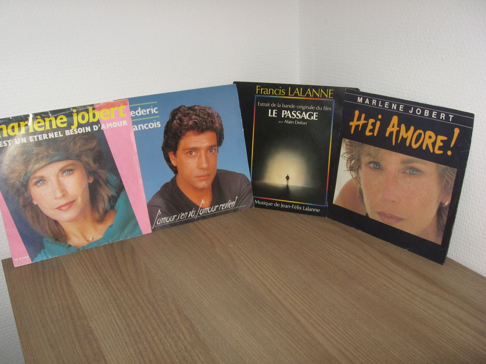 Vinyles 45 tours
Divers CD et vinyles