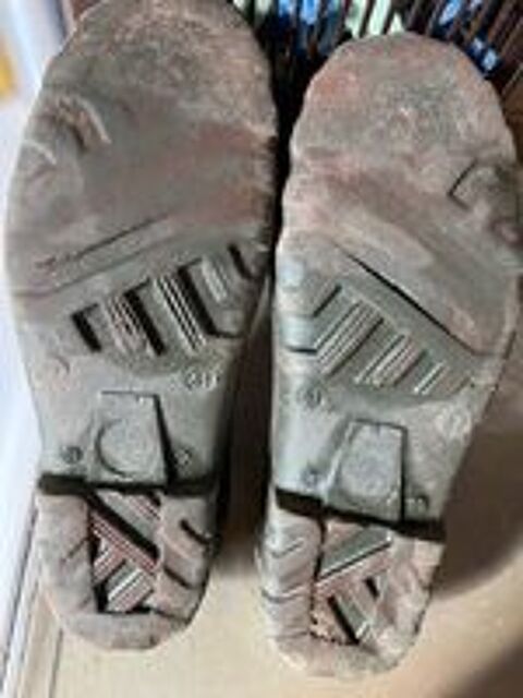   CHAUSSURES DE JARDIN 