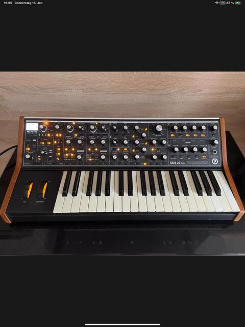 Moog Sub 37 - Boob Moog Tribute �dition Limit�e 1500 Aurillac (15)