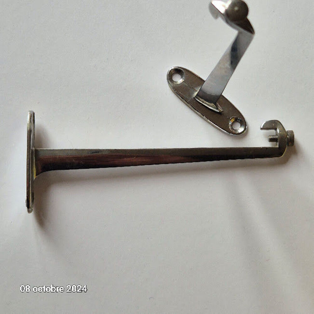 Lot de 2 supports, accroches murales en fer zingu&eacute; brillant Bricolage