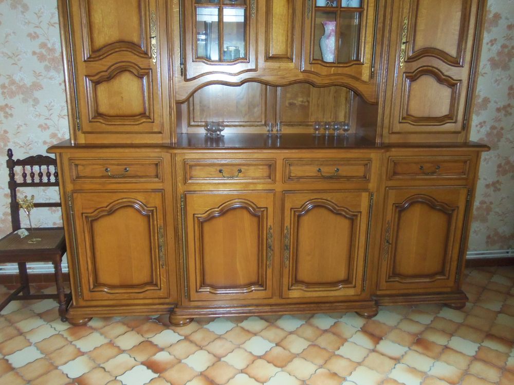 MEUBLE AVEC VITRINE Meubles