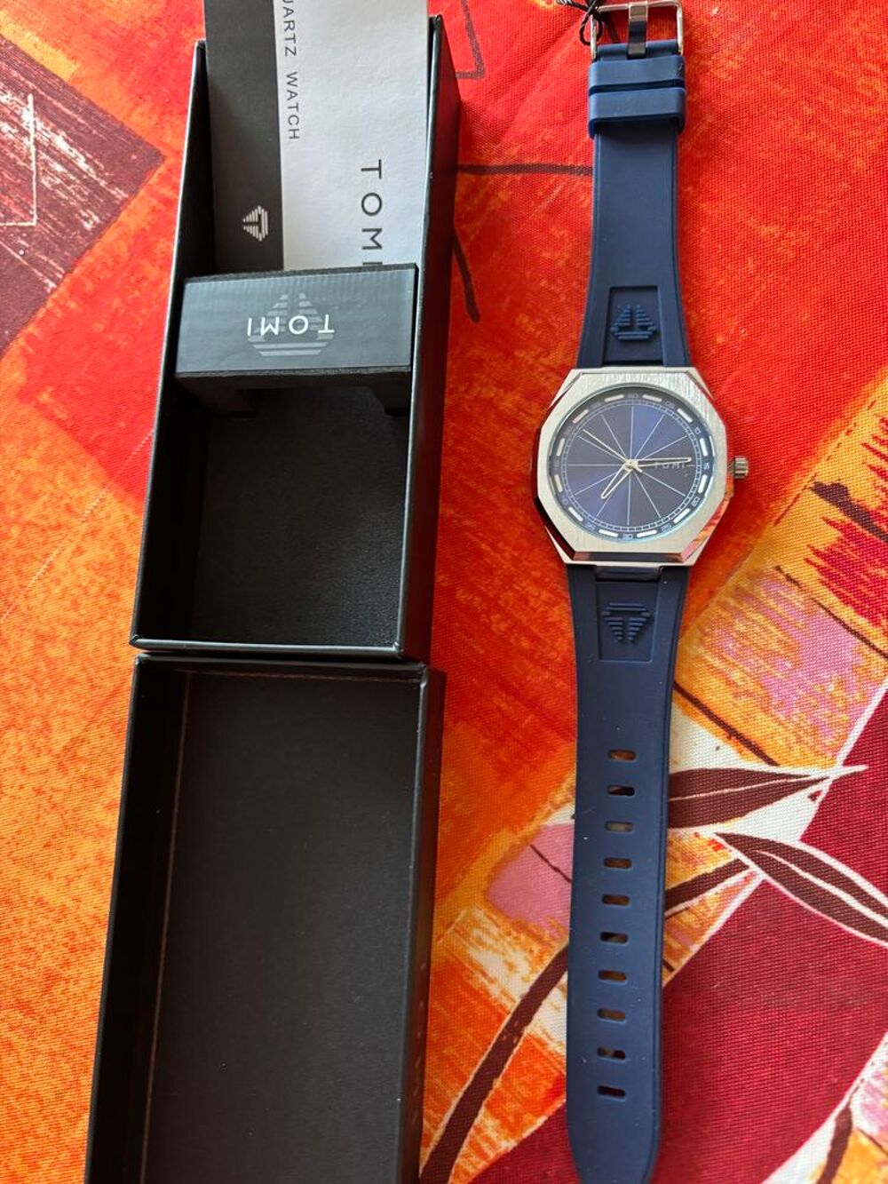 Montre unisexe neuve &eacute;tiquette Bijoux et montres