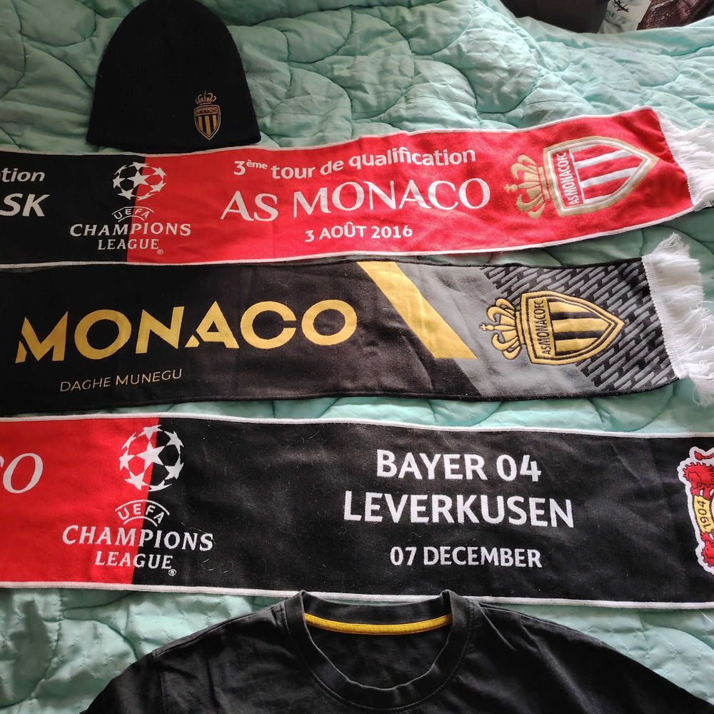 ECHARPES ET TEE-SHIRT AS MONACO 
