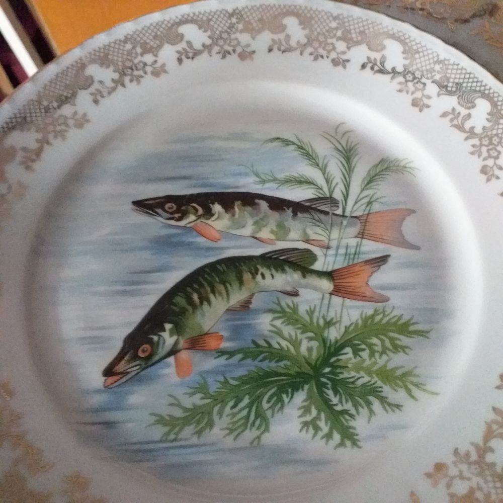  Service de table &agrave; poissons.
Décoration