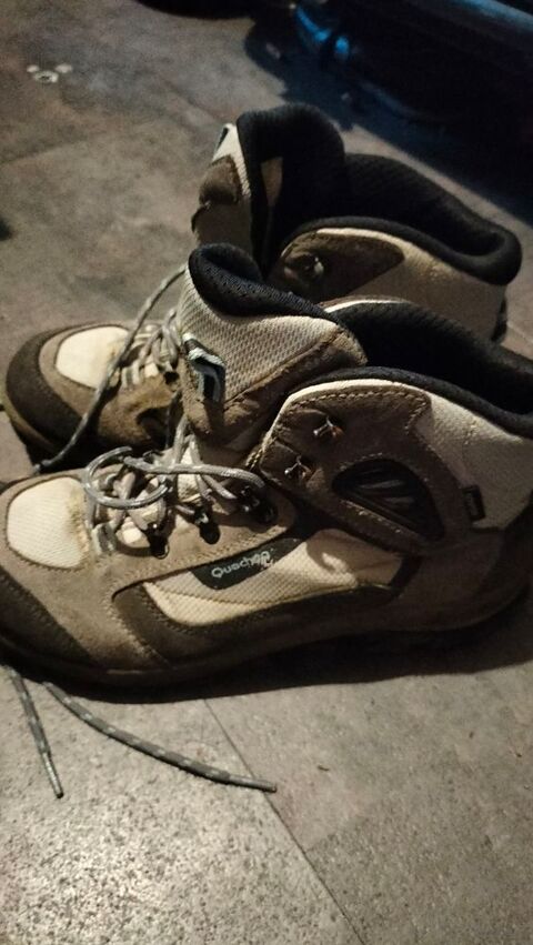 Boots a lacets cuir waterproof quechua pointure 39 trs bon 19 Cachan (94)