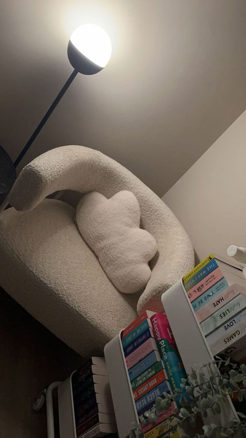 Fauteuil boucl&eacute; beige, comme neuve Meubles