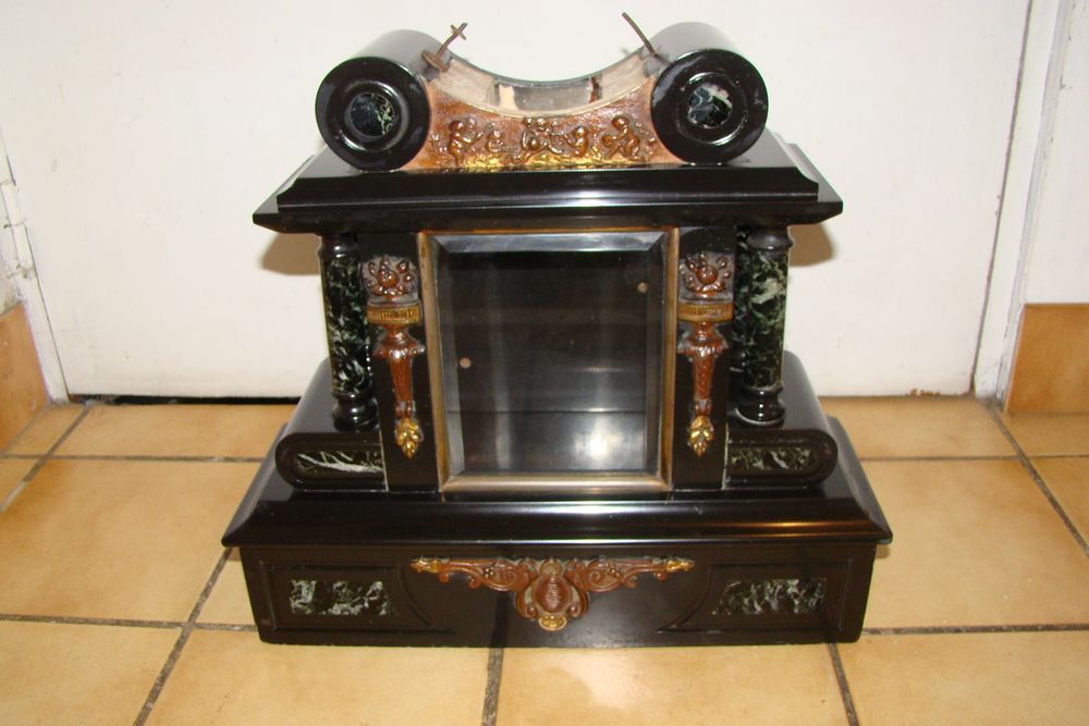 Cisson de pendule en marbre - Epoque Napol&eacute;on III circa 1860 Décoration