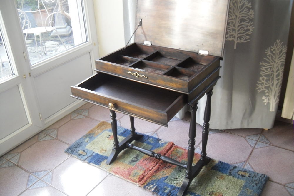 Table &agrave; bijoux Meubles