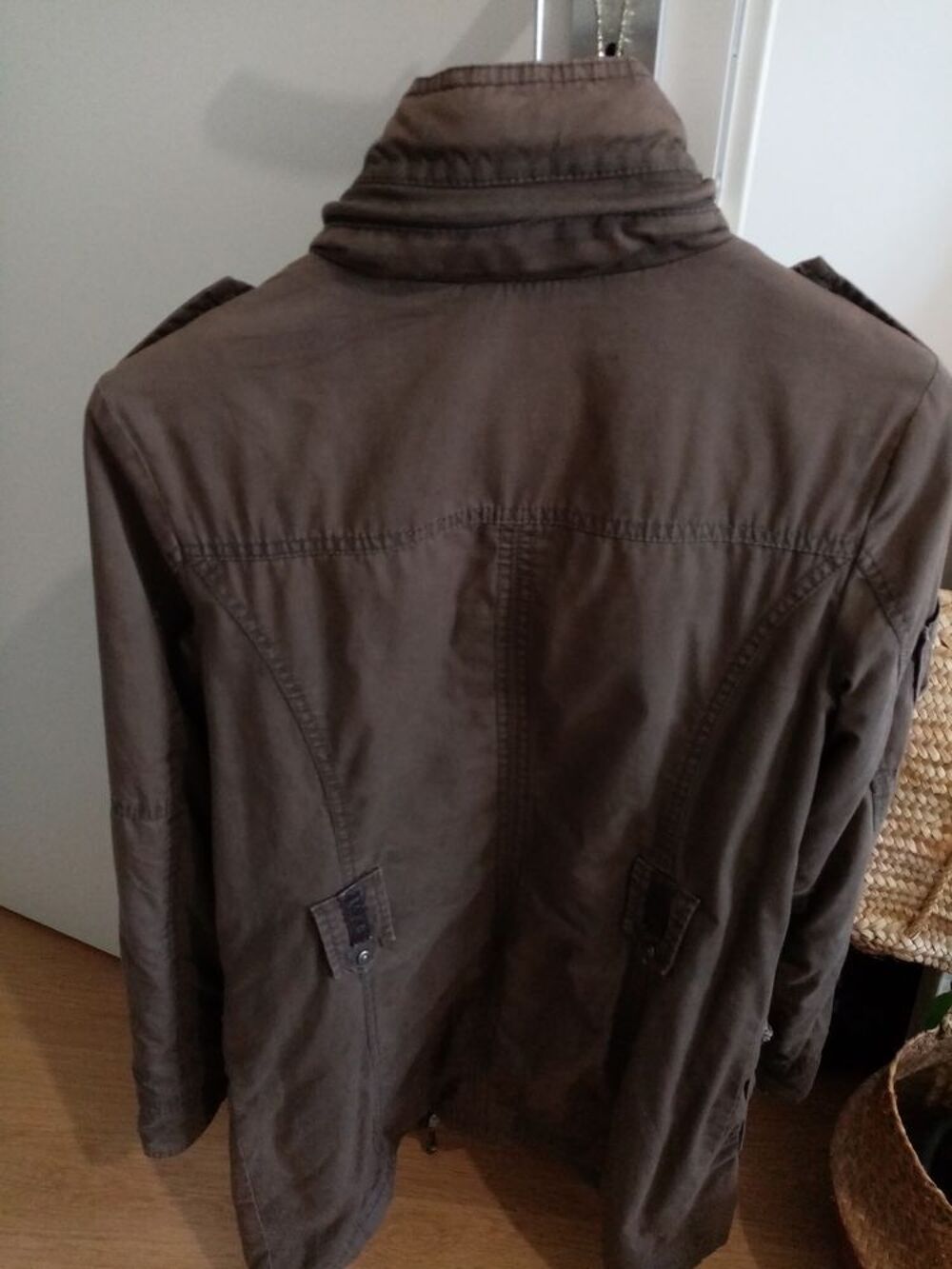 Veste parka udc kaki
Livraison possible sur St julien en gen Vêtements