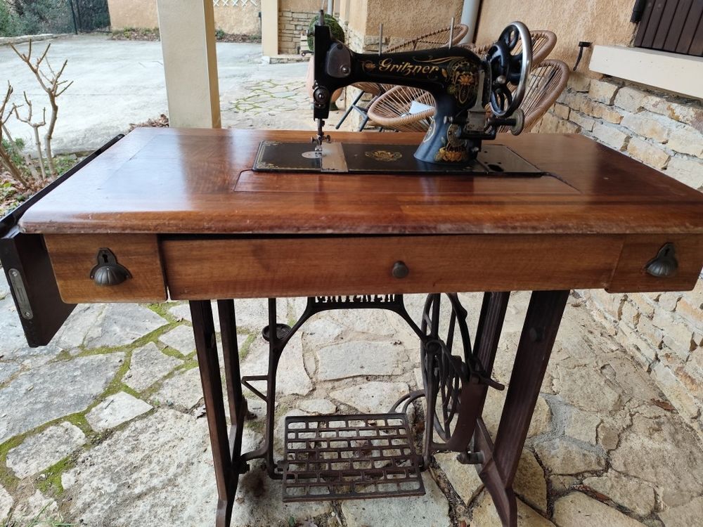 machine a coudre ancienne griztner
Meubles
