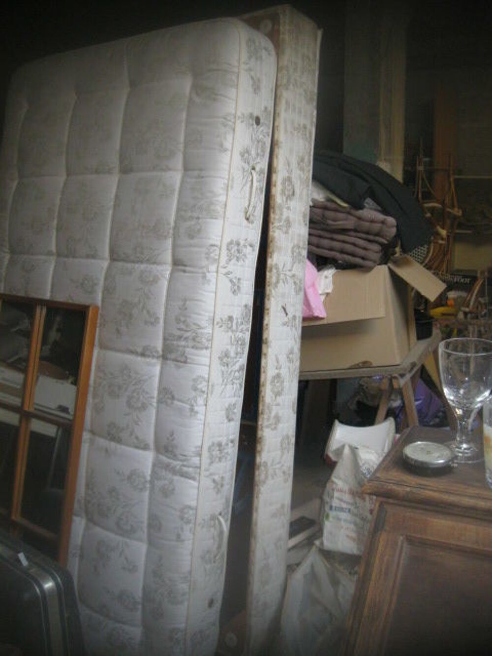 contour de lit sans sommier ni matelas 40 euros Meubles