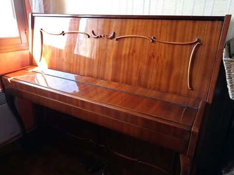 Piano droit 800 Saint-Martin-de-la-Cluze (38)