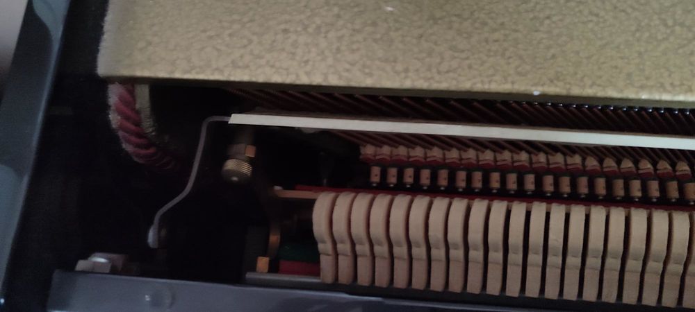Piano droit RIPPEN-peu utilis&eacute;- excel &eacute;tat- transp facilit&eacute;. Instruments de musique