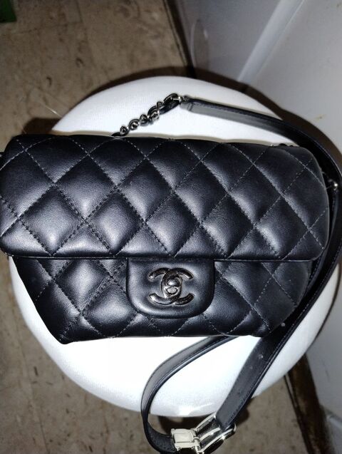 Sac banane Chanel uniforme en cuir d'agneau noir 1500 Nice (06)