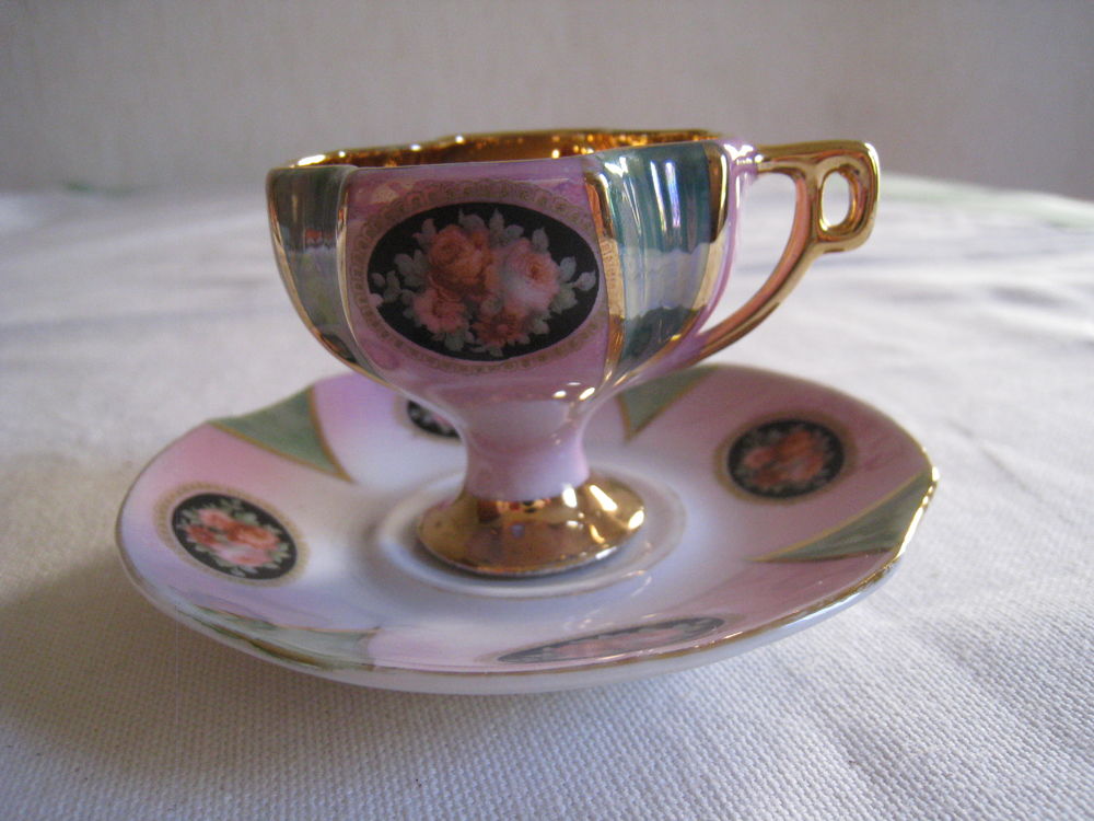 Tasse et sous tasse ancienne peinte &agrave; la main Décoration