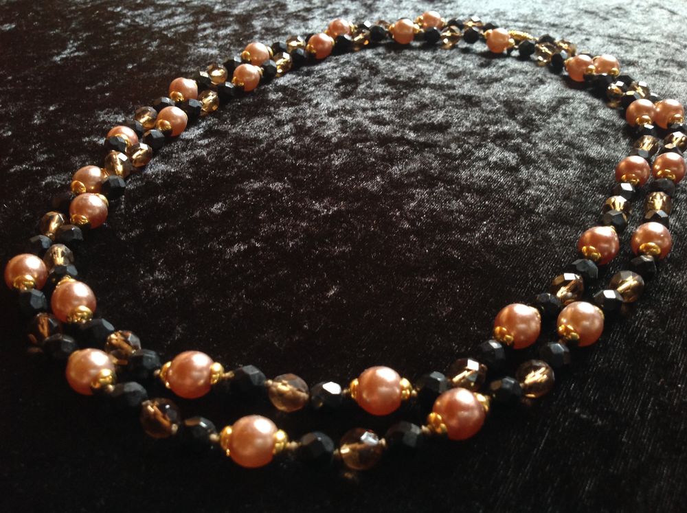 COLLIER SAUTOIR DE PERLES NACR&Eacute;E NOIR ET TRANSPARENTE Envoi Bijoux et montres