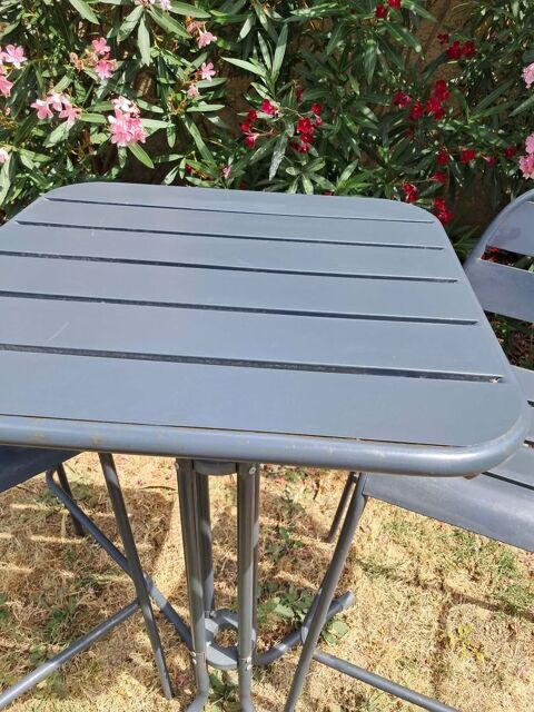 Table haute avec chaises hautes 80 Carcassonne (11)