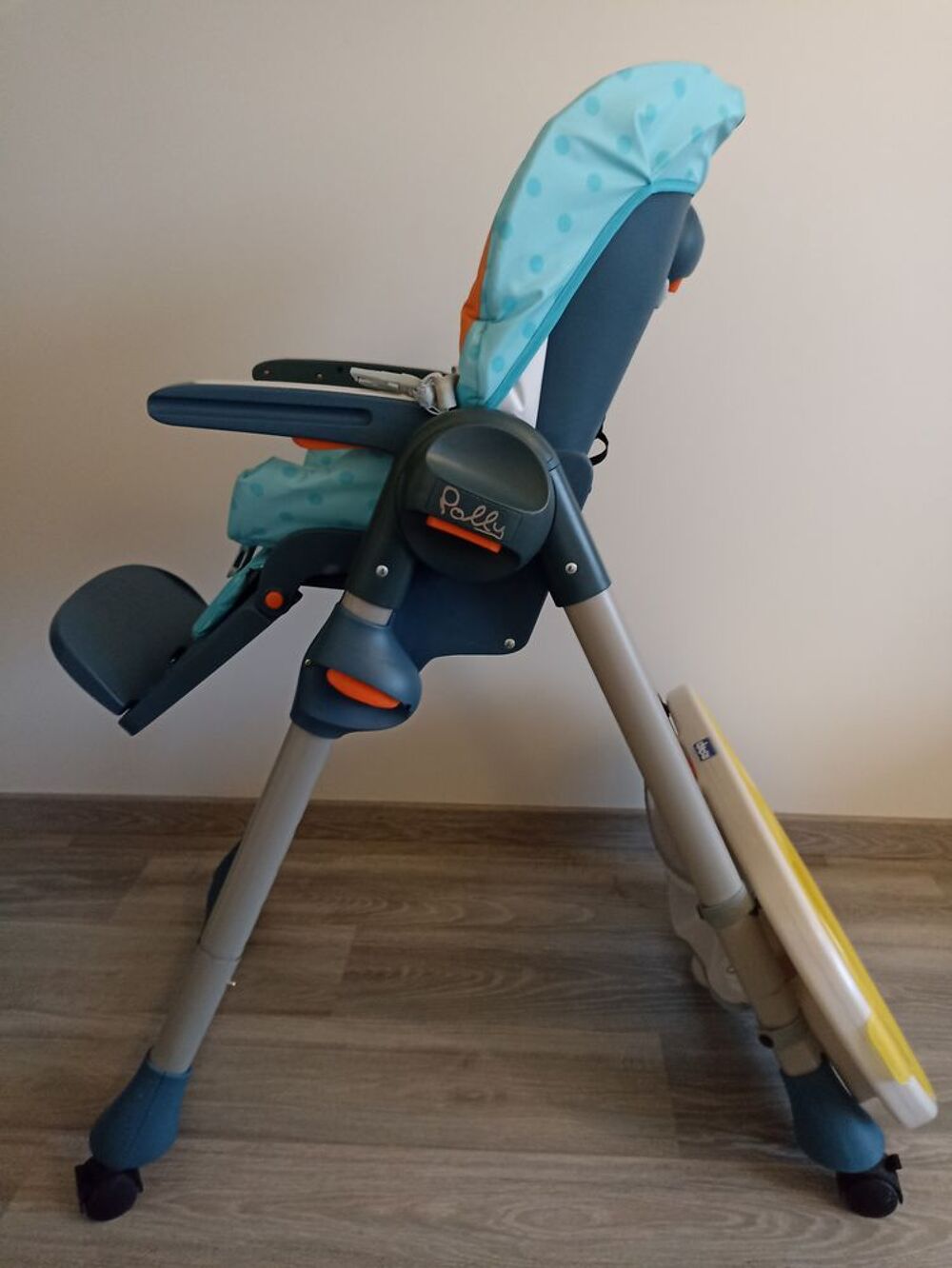 Chaise haute b&eacute;b&eacute; mod&egrave;le "Chicco" 
Puériculture