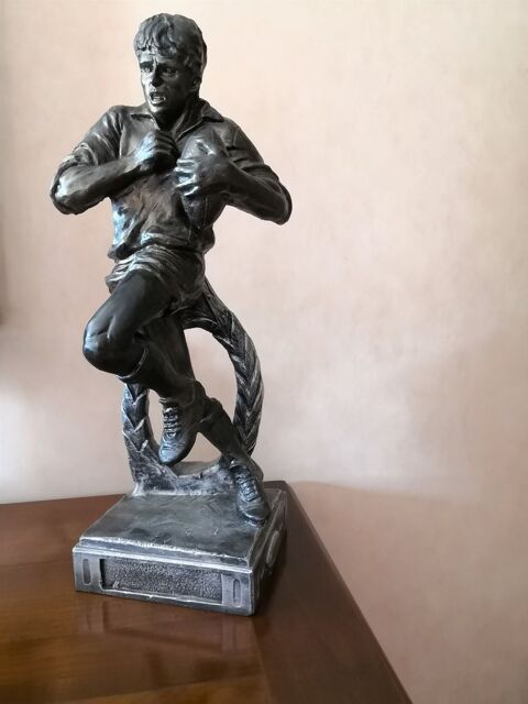 trs belle statue de rugbyman 35 Tournefeuille (31)