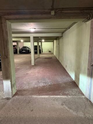  Parking / Garage � louer 10 m� Paris