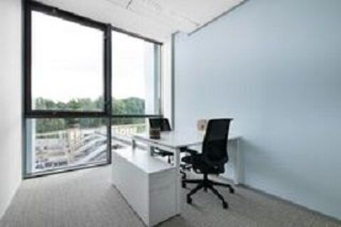 Espace de bureau priv&eacute; pour 2 personnes &agrave; STOP & WORK VERSAILLES CHANTIER 1118 78000 Versailles