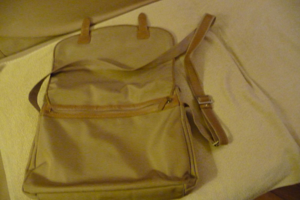 sac besace en toile et cuir "camel"
Maroquinerie