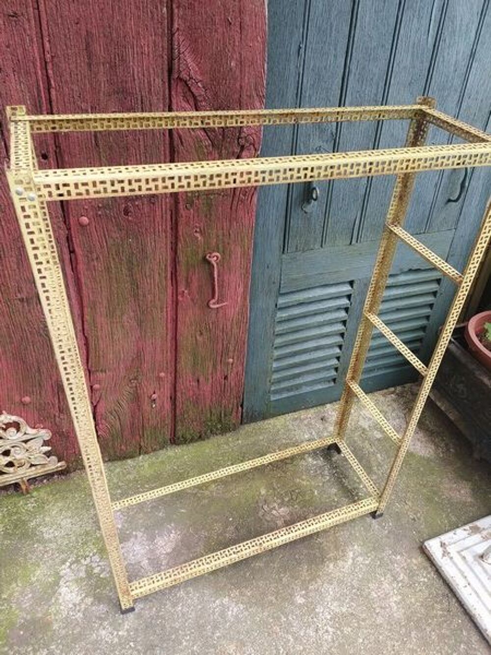 &Eacute;tag&egrave;re M&eacute;tal Perfor&eacute; Vintage Design Style Mat&eacute;got 
Meubles