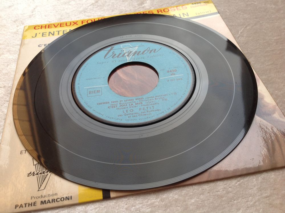 LEO PETIT 4 TITRES DISQUE &Eacute;TAT NEUF
CD et vinyles