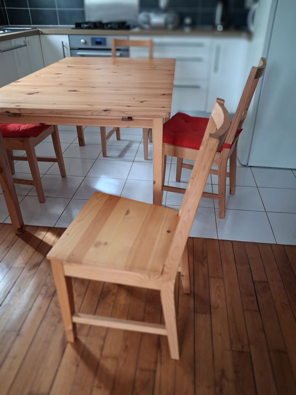 table de cuisine et chaises Meubles