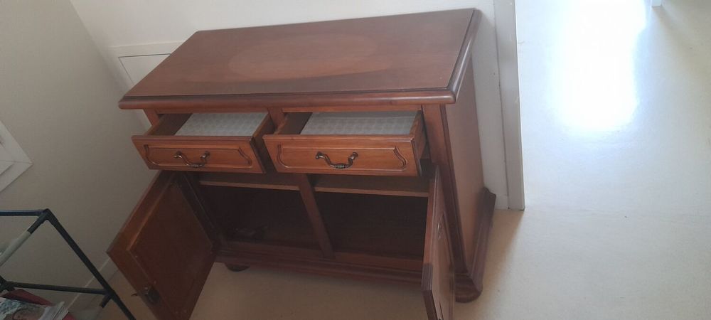 Buffet en bois &agrave; deux portes Meubles