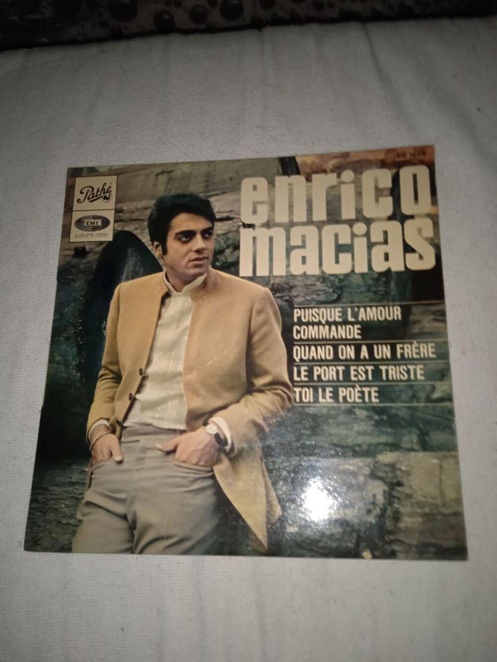 Vinyle 45 T Enrico Macias
Puisque l amour commande
1965 CD et vinyles