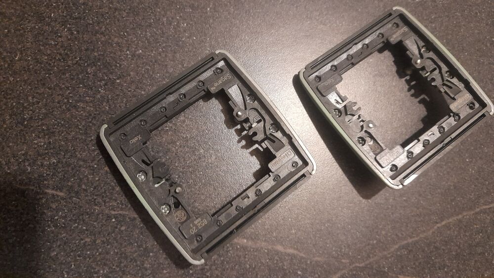 2 plaques legrand sagane xelio metal vert laqu&eacute; Bricolage
