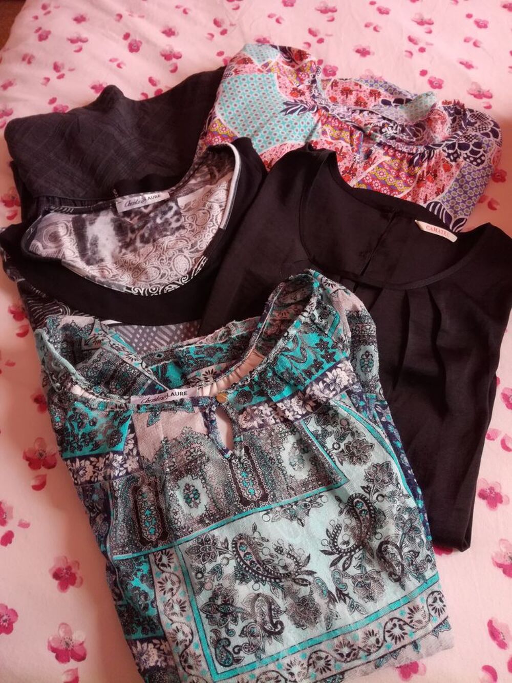 LOT 5 HAUTS T46 
3 MARQUES CHRISTINE LAURE 
2 CAMAIEU
TBE Vêtements