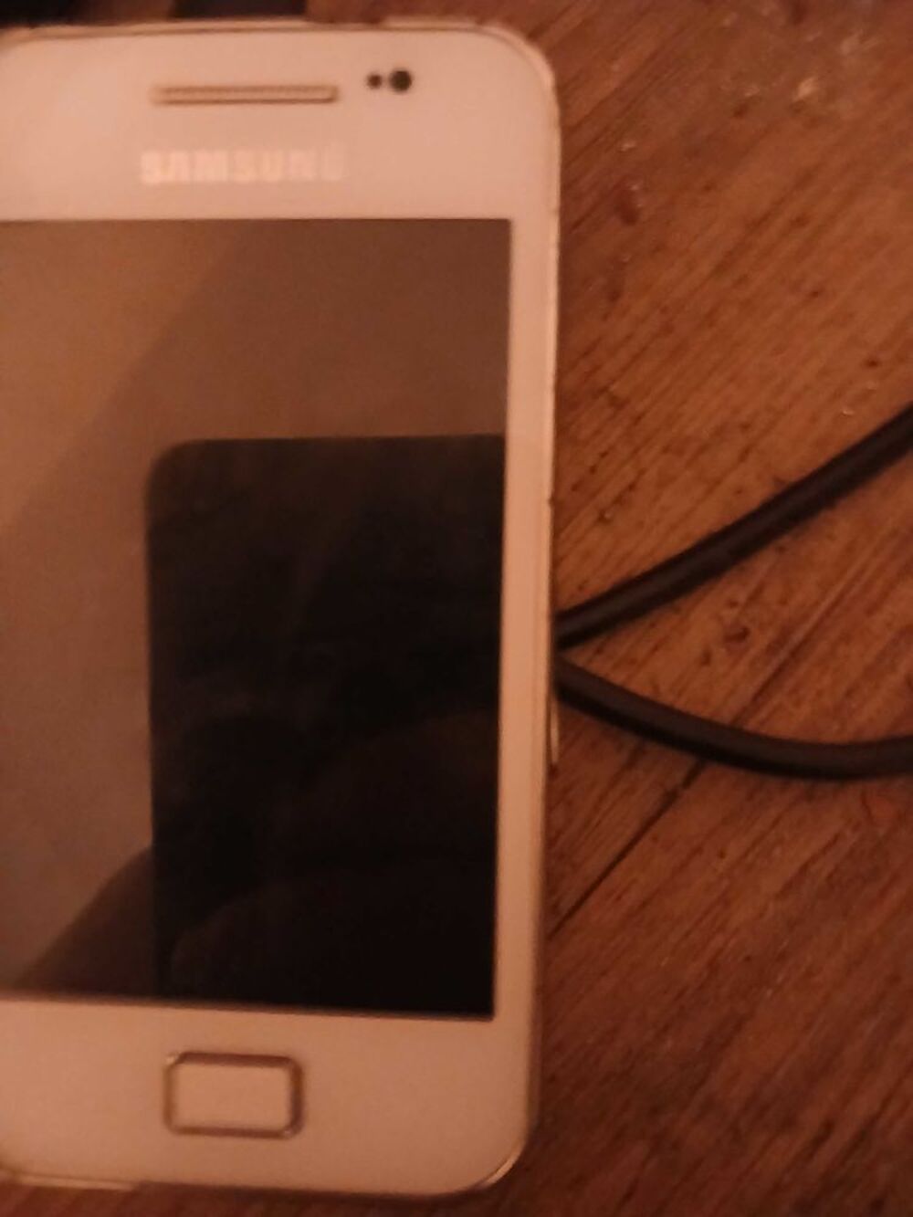 telephone fonctionnel samsumg avec chargeur pour appel et message et mms. Téléphones et tablettes